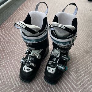 Tecnica Cochise 85W Women’s Ski Boots, size 22.5